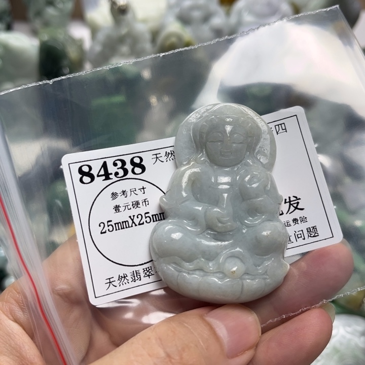 翡翠未镶嵌颈饰8438瑕疵