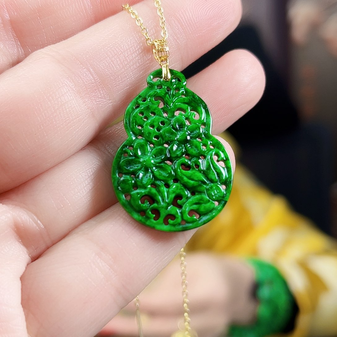 翡翠颈饰18K金镶嵌吊坠