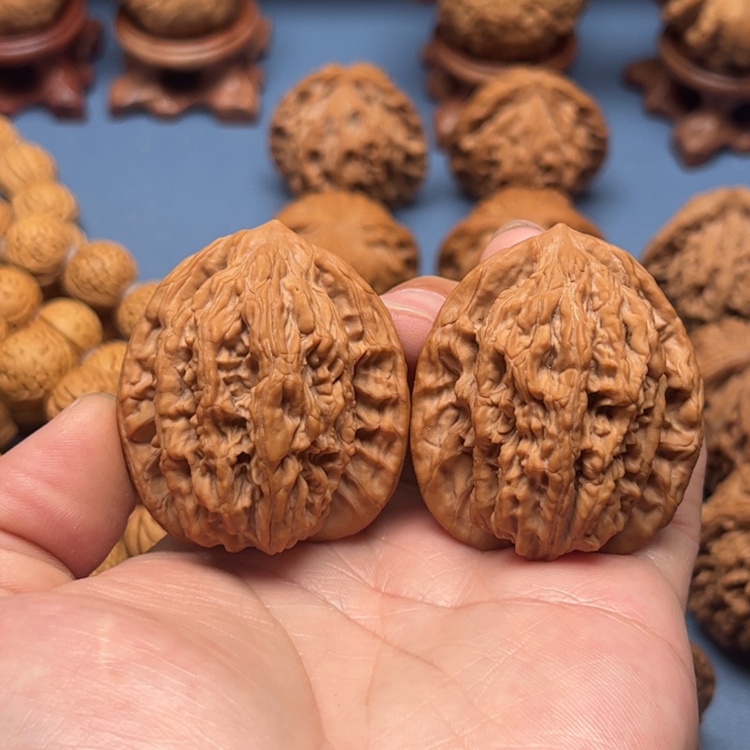 把件文玩核桃全品红皮山地麦穗虎头41尺