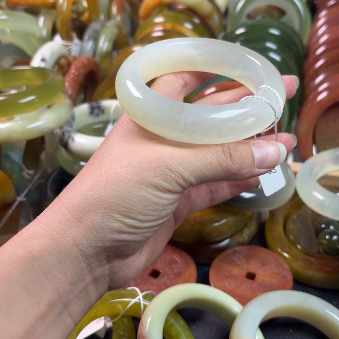 蛇纹石玉未镶嵌手镯