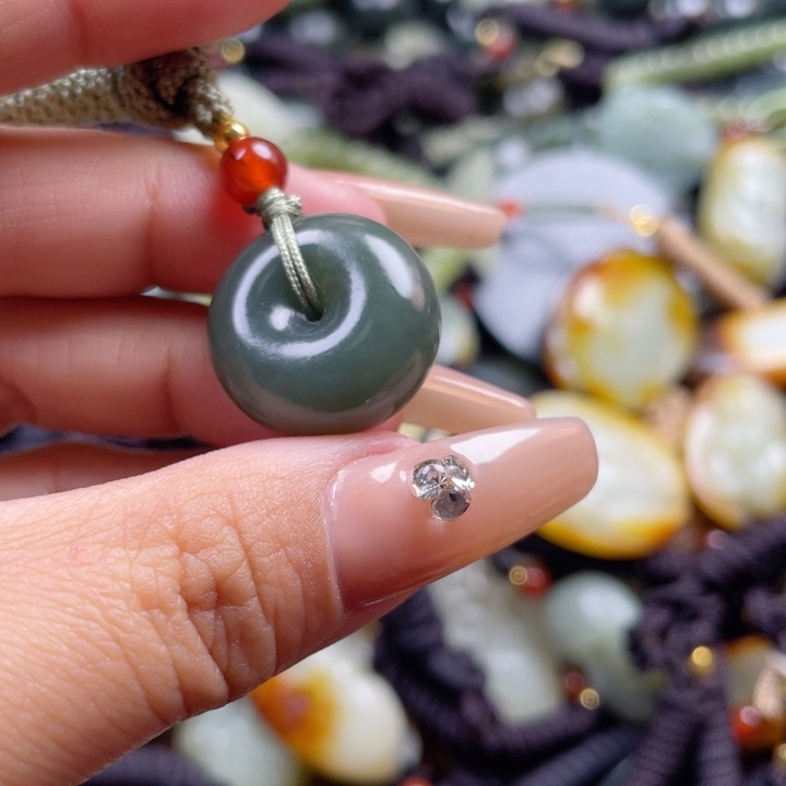 和田玉颈饰未镶嵌