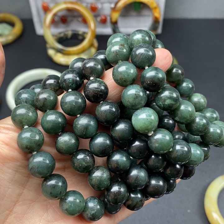 蛇纹石玉手镯未镶嵌