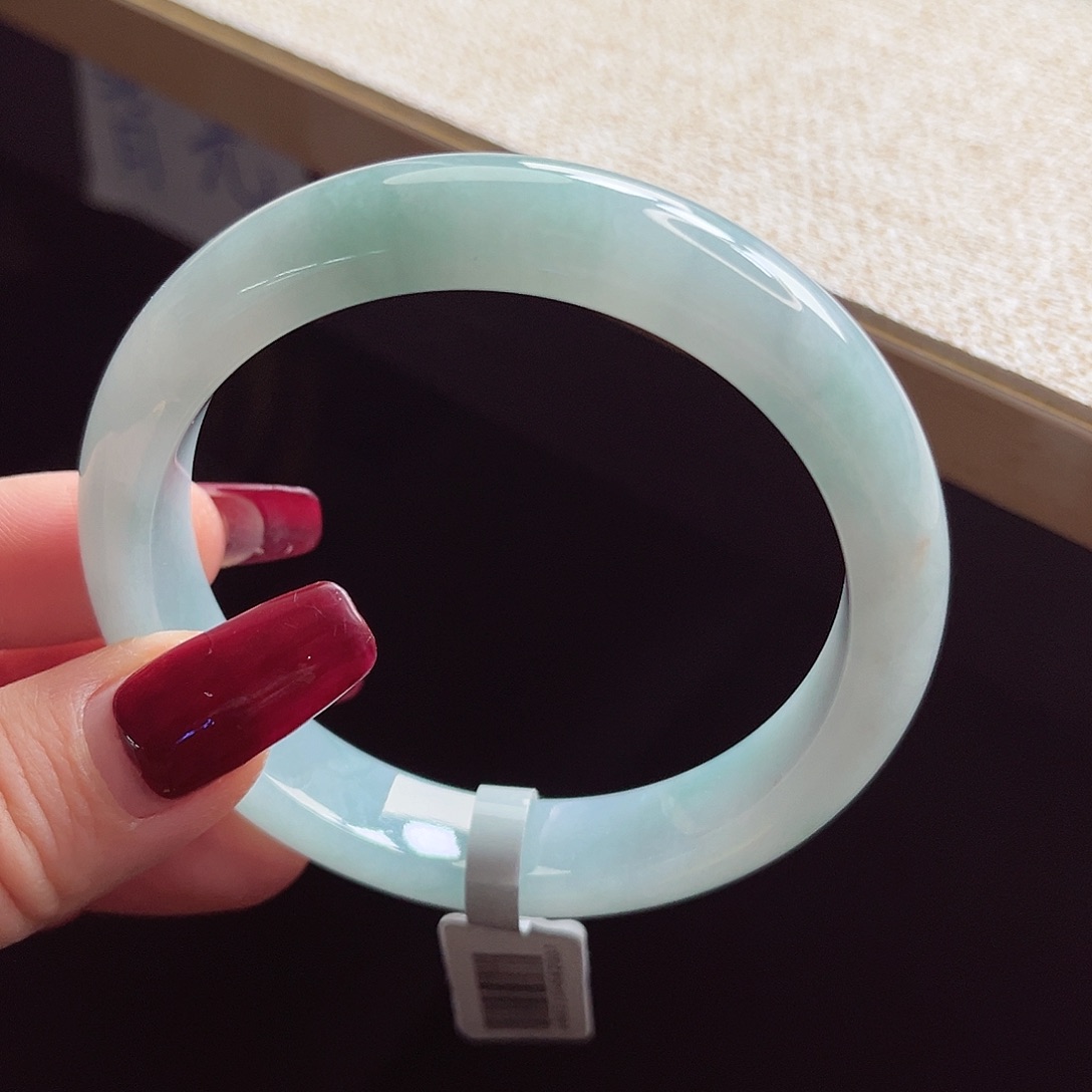 翡翠手镯未镶嵌手镯