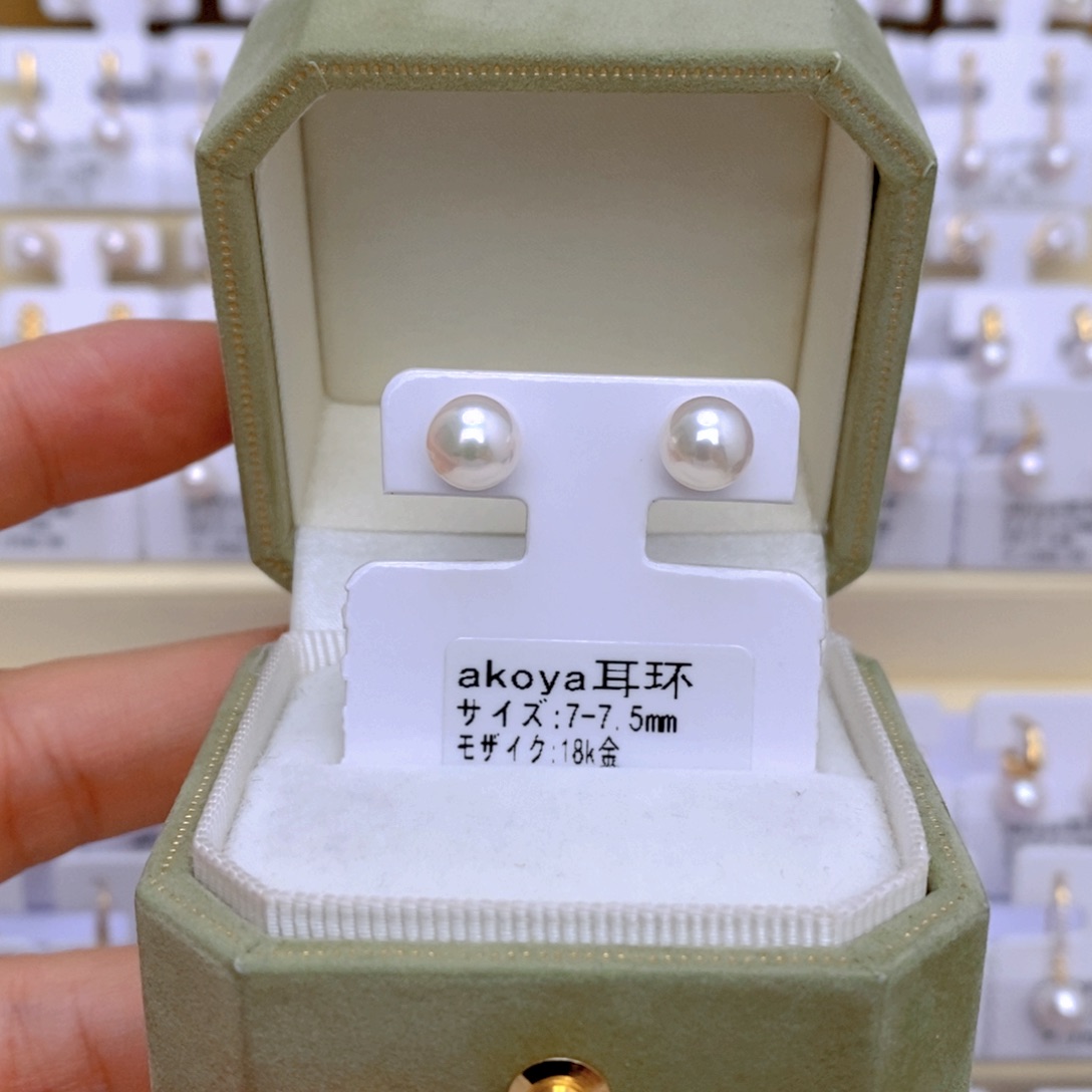 18K金镶嵌海水珍珠耳饰