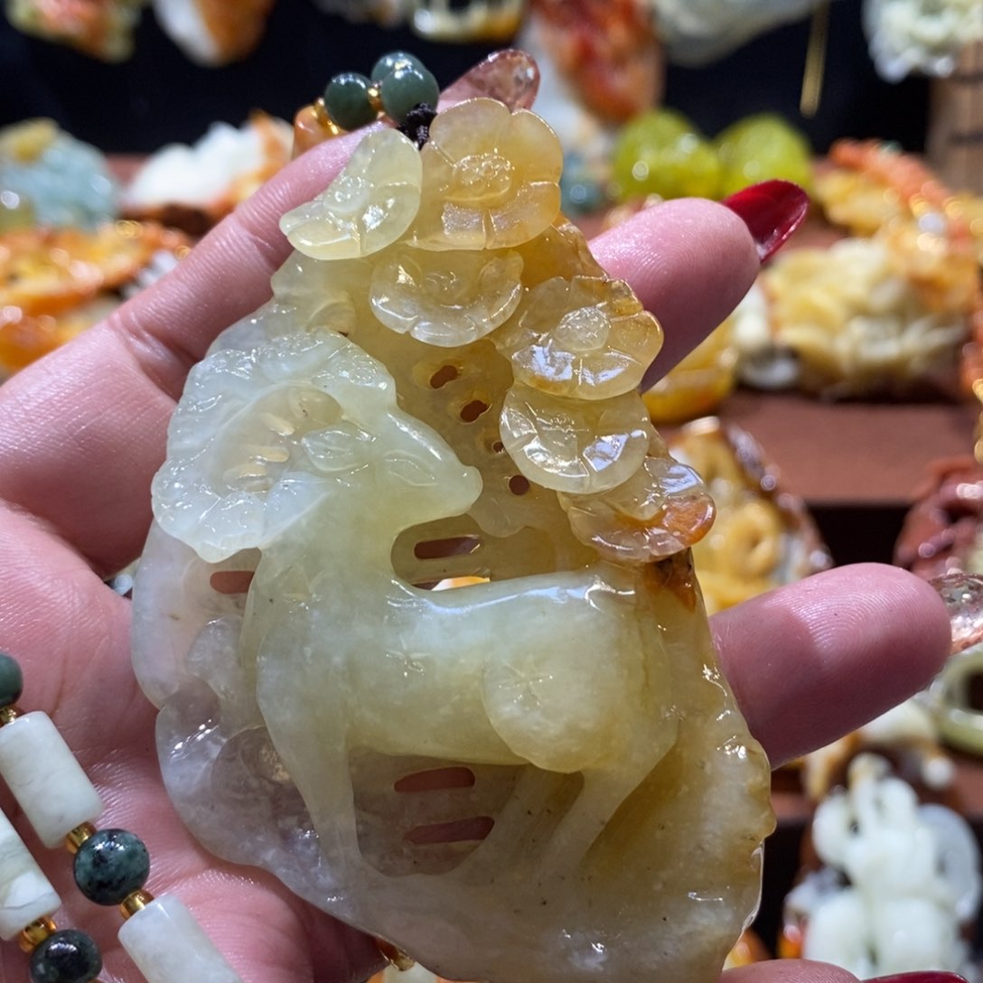 蛇纹石玉颈饰未镶嵌