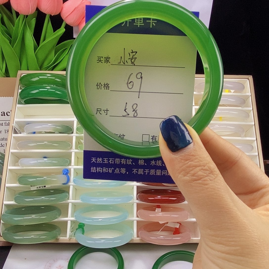 安***安玛瑙/玉髓未镶嵌手镯