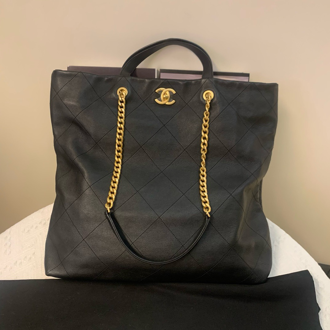 99新 Chanel/香奈儿 黑金tote包芯片款尺寸：37*37
