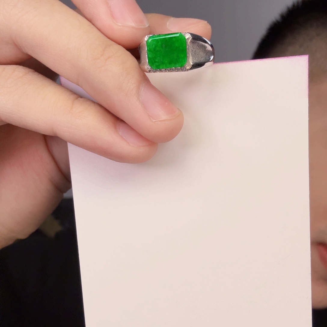 翡翠颈饰未镶嵌一件