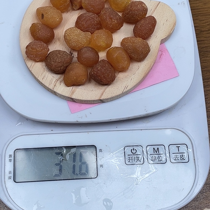 未镶嵌琥珀裸石?****凯31.6克