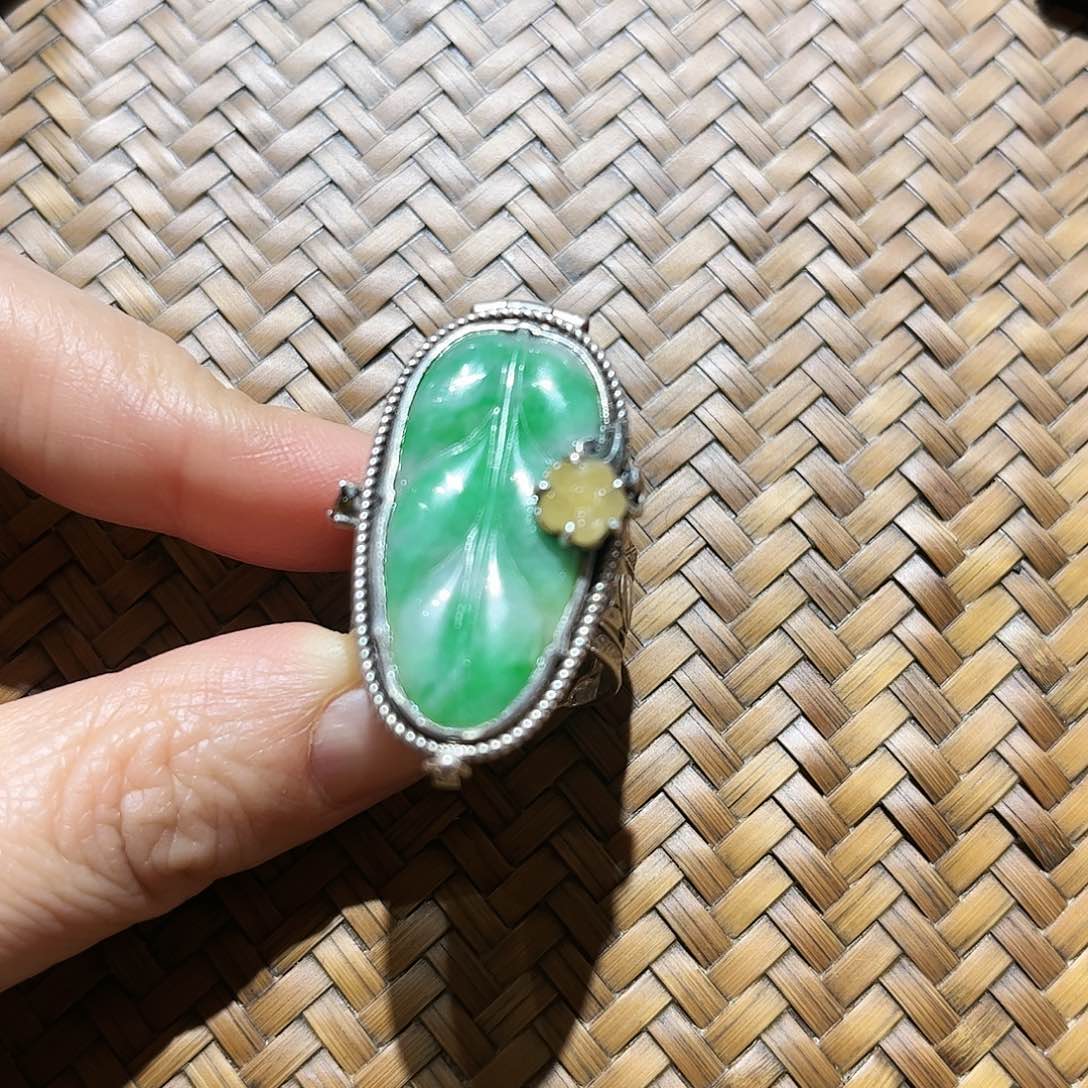 翡翠戒指合金个性十足时尚