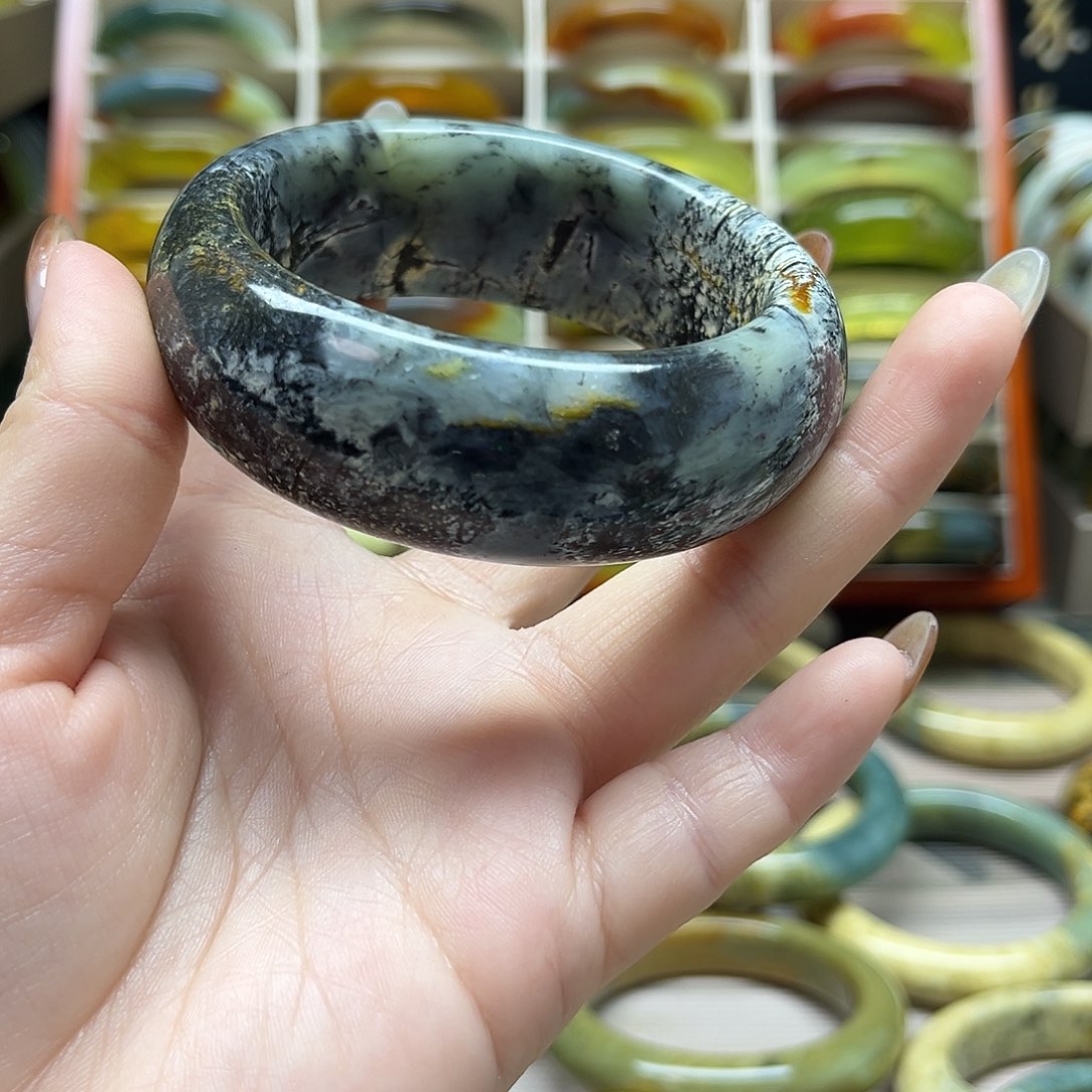 ****岫玉未镶嵌手镯不退换