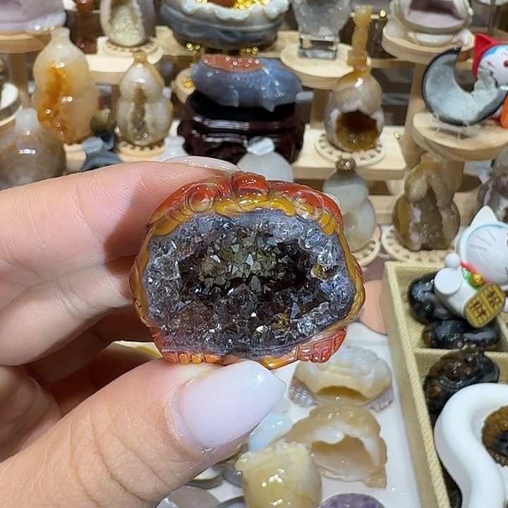 千***易玛瑙/玉髓未镶嵌水晶战国红金蟾