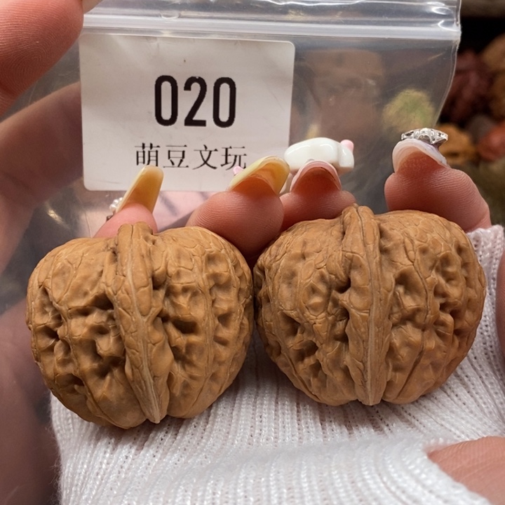 文玩核桃把件默认微瑕尖黄020元宝39全品