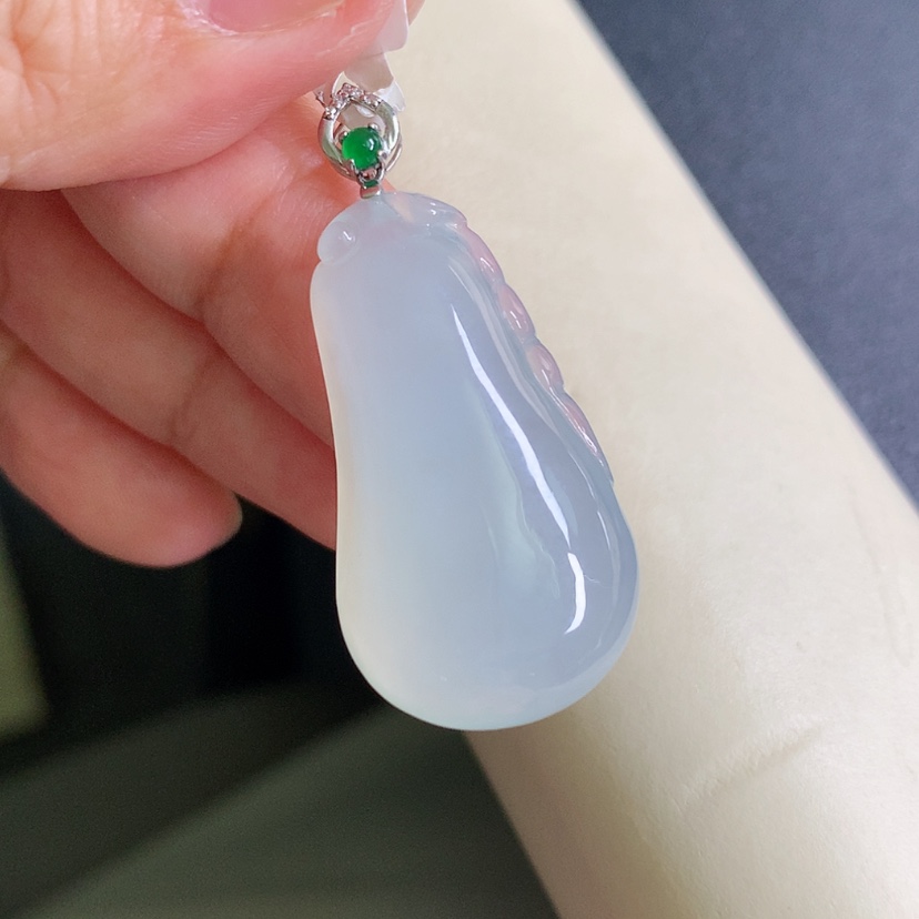 【闪购商品】翡翠颈饰18K金镶嵌福瓜