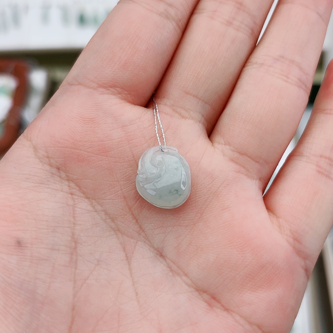 翡翠颈饰未镶嵌如意