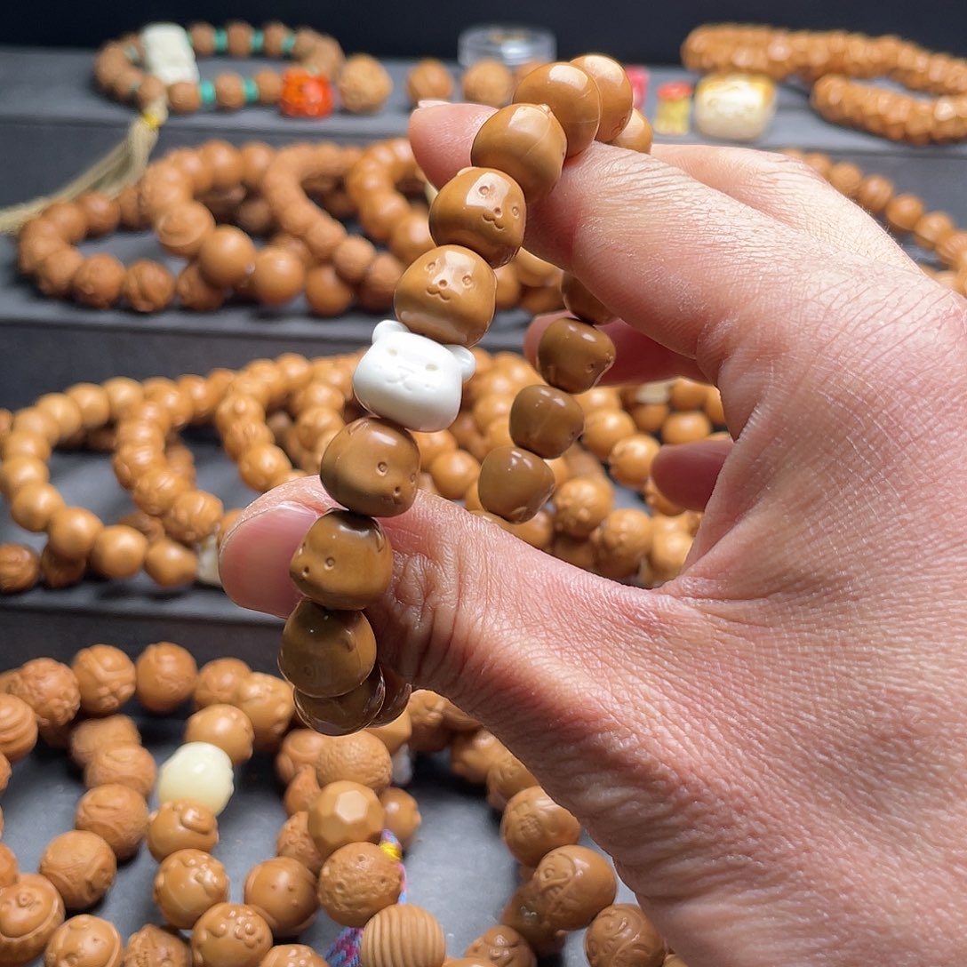 猴头核桃吊坠微色差小熊