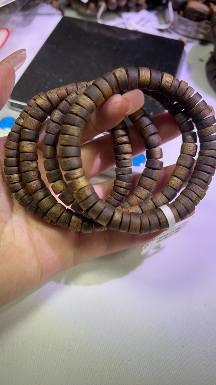 奇楠沉香乌身单圈厚药片手串3-5克 多样性发一