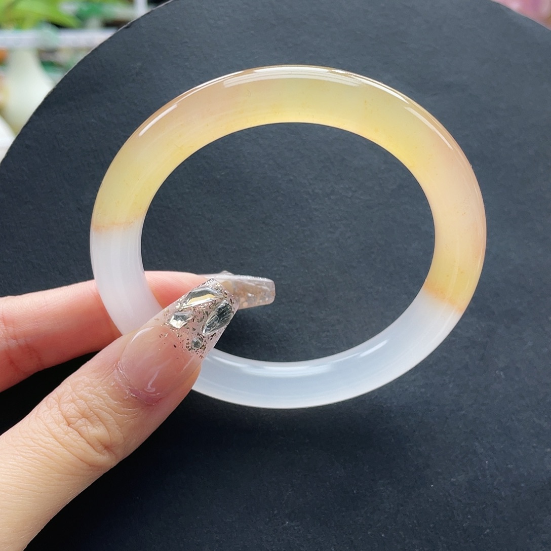 步***莲石英质玉未镶嵌手镯58.5