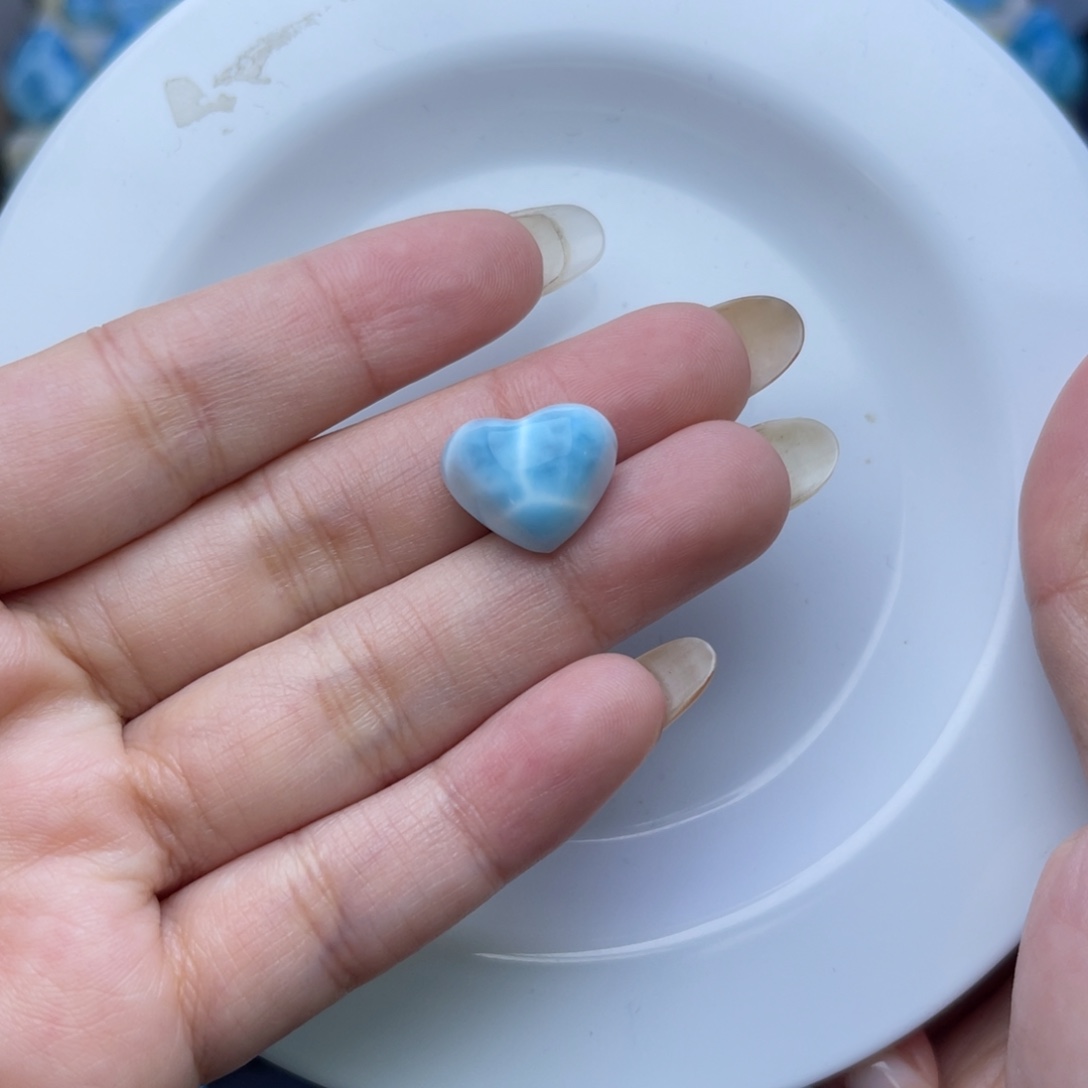 未镶嵌针钠钙石（海纹石）珠宝半成品