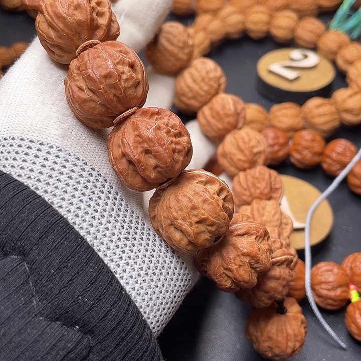 文玩核桃把件红皮原皮龙脊