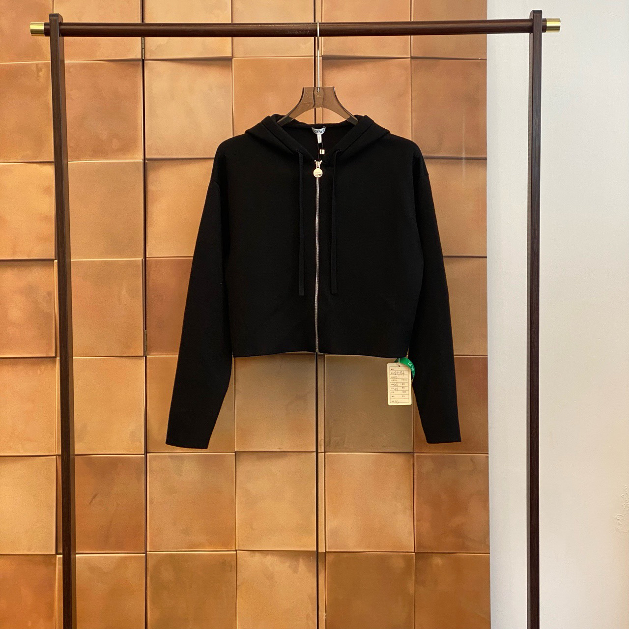 全新未使用 LOEWE/罗意威 23ss新款黑色浮雕羊毛外套/xs码29491