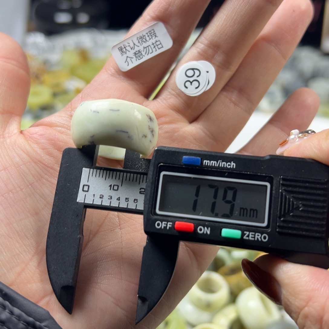 蛇纹石玉未镶嵌戒指