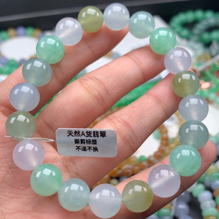 翡翠手镯未镶嵌卡