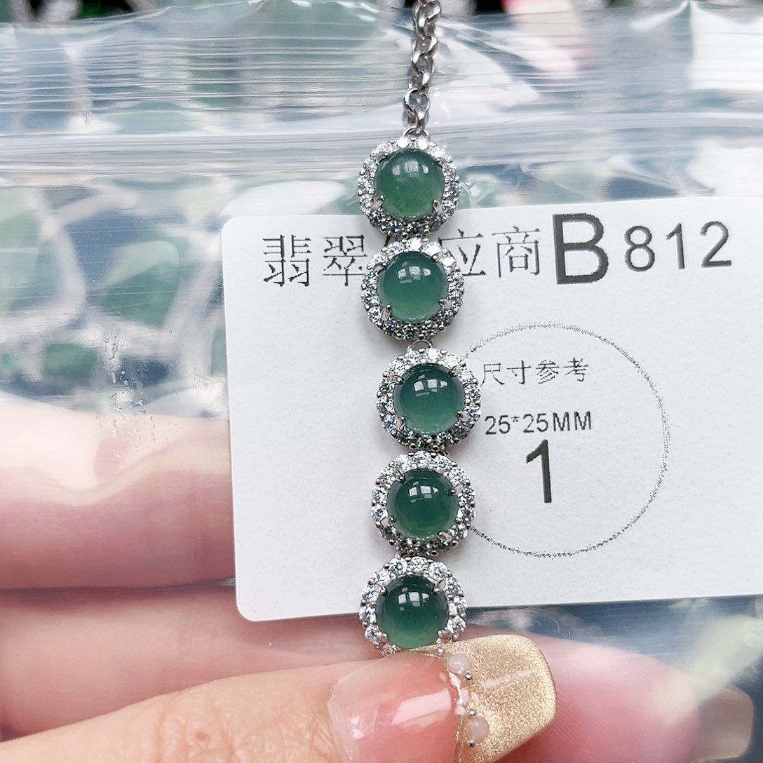 翡翠颈饰未镶嵌翡翠812