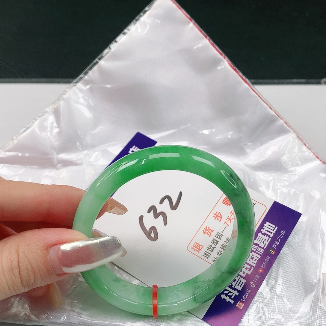 翡翠手镯（贵妃镯）未镶嵌海***.翡翠手镯