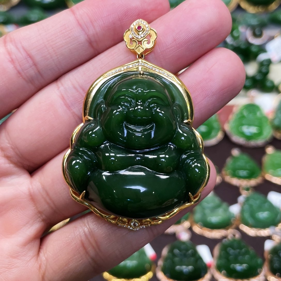 和田玉（碧玉）颈饰18K金镶嵌佛公40mm