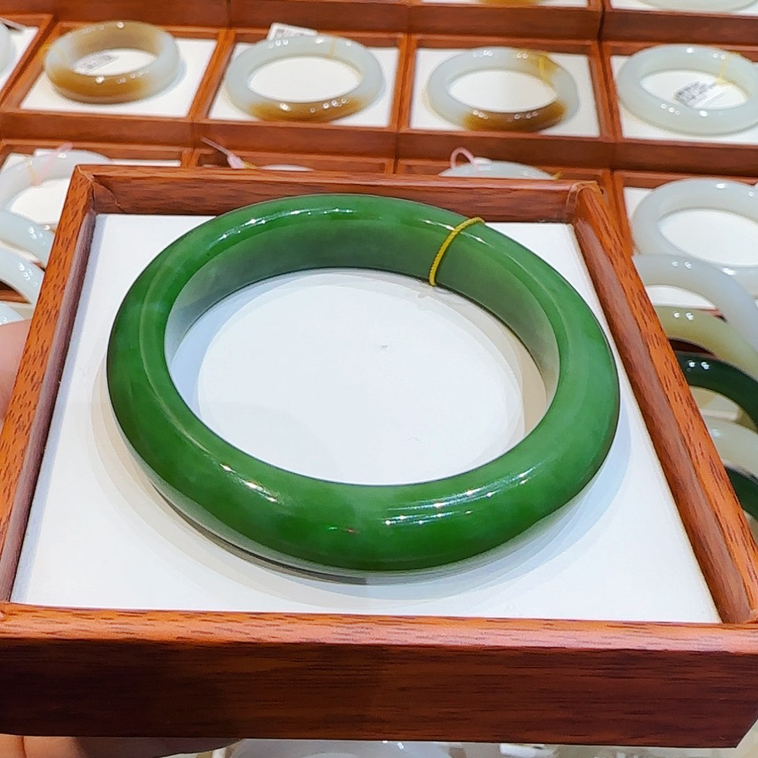 和田玉手镯未镶嵌老坑俄碧57