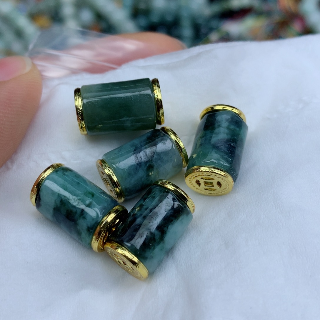 翡翠颈饰未镶嵌珠子