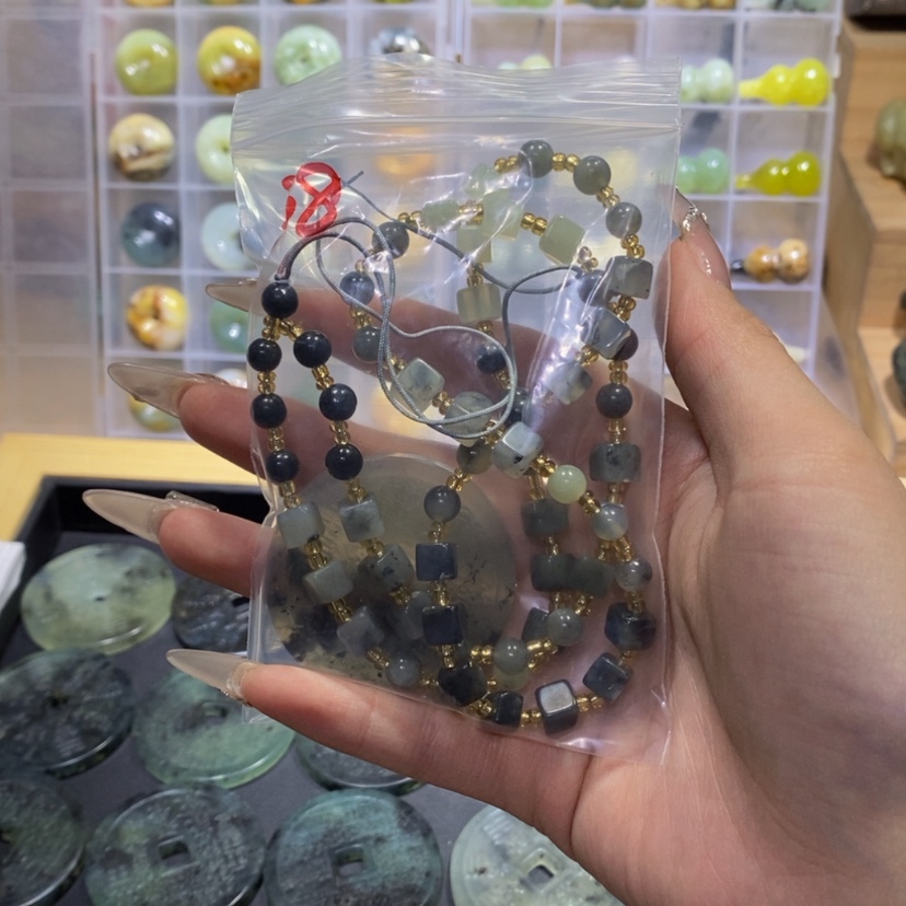 【闪购商品】蛇纹石玉颈饰未镶嵌38