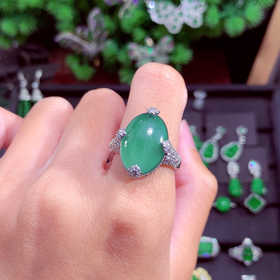 颈饰未镶嵌翡翠天然