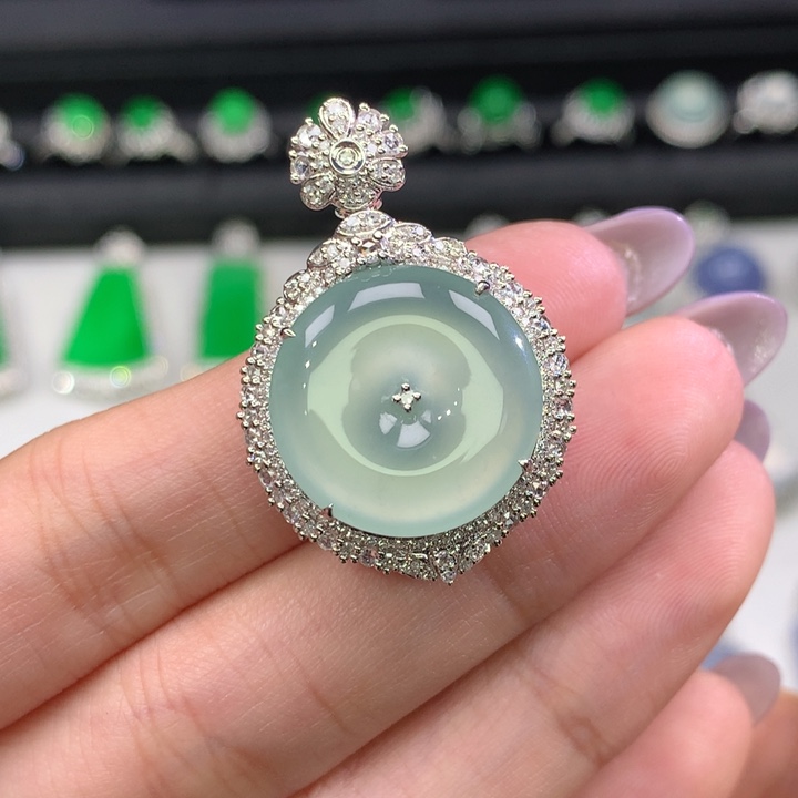 翡翠吊坠(不含链)18K金镶嵌