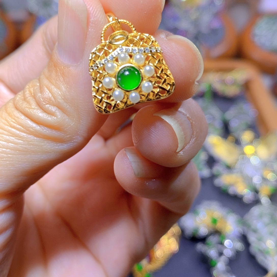 翡翠颈饰银S925镶嵌天然翡翠