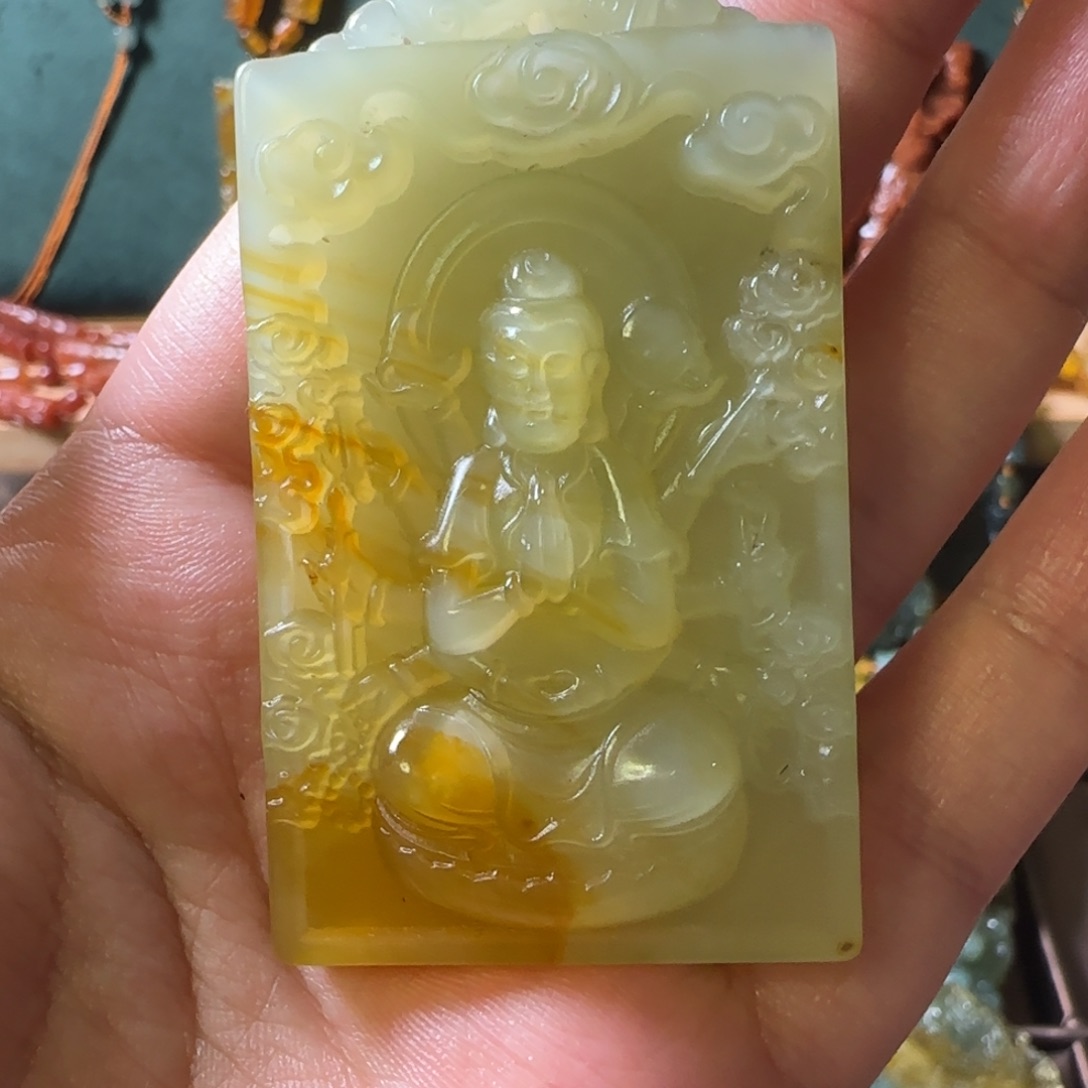 蛇纹石玉颈饰合金