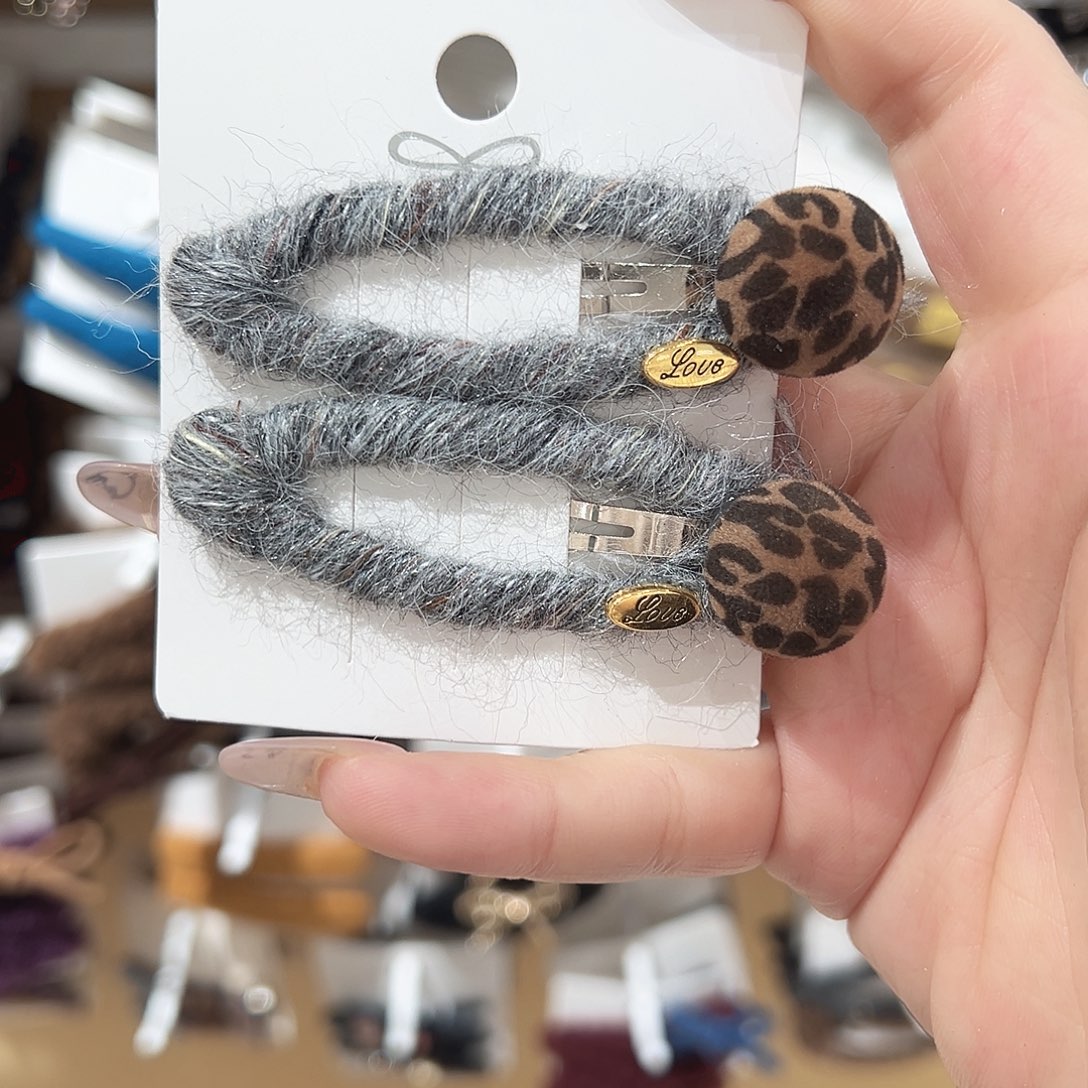 仿珍珠非金属灰色豹纹球掰掰夹