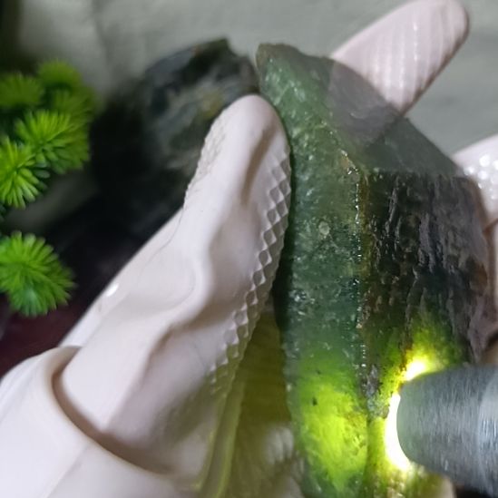 蛇纹石玉未镶嵌珠宝奇石