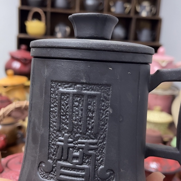 二等奖学金的授予人应当具备