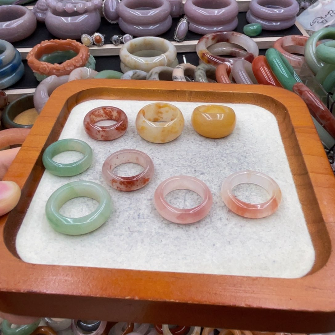 草****石英质玉圈口齐全未镶嵌