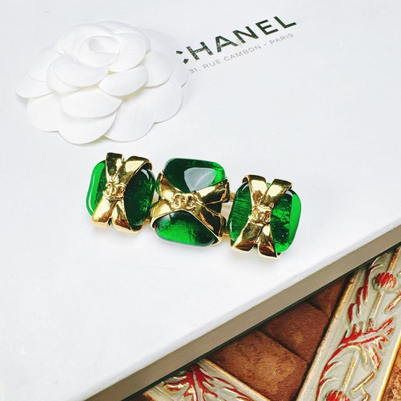 95新 Chanel/香奈儿 柚礼中古/香奈儿绿琉璃丝带一字胸针lz512073