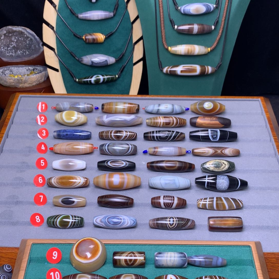 未镶嵌颈饰玛瑙/玉髓靈**塵