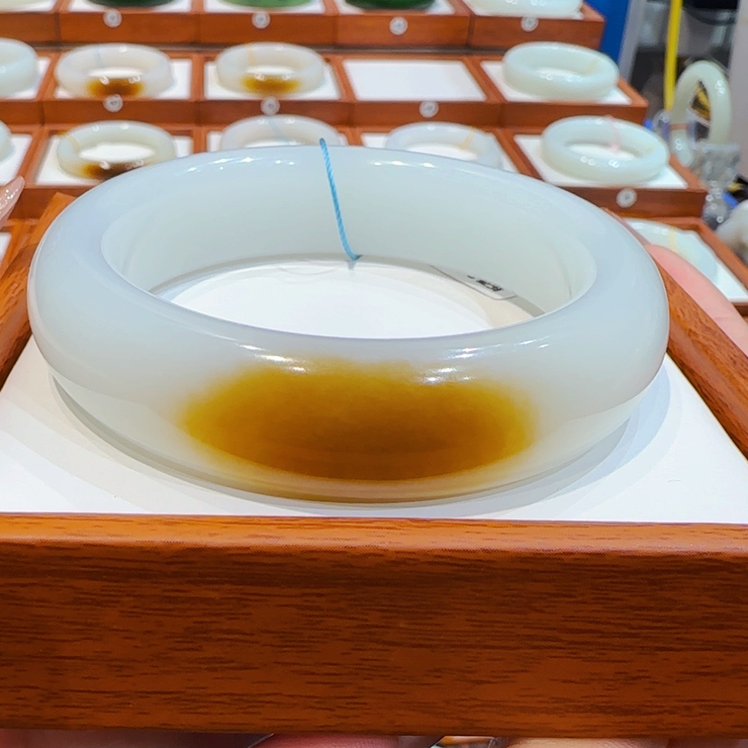 和田玉未镶嵌手镯且末糖玉宽胎57 58 59