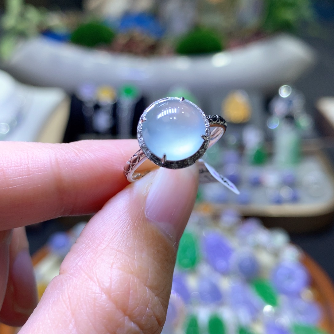 【闪购商品】翡翠颈饰18K金镶嵌翡翠吊坠项链