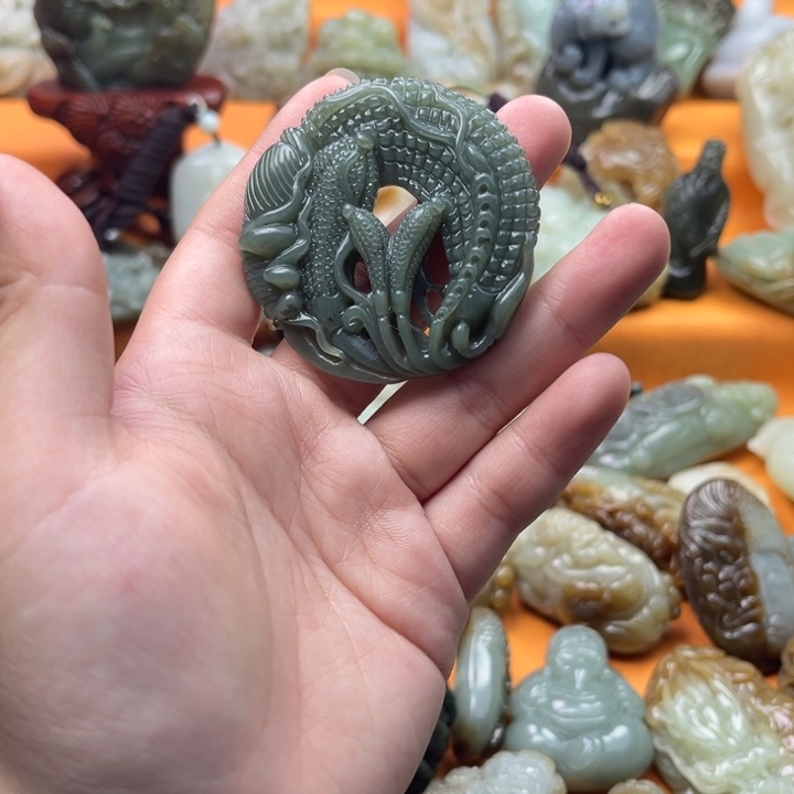 和田玉（糖玉）颈饰未镶嵌