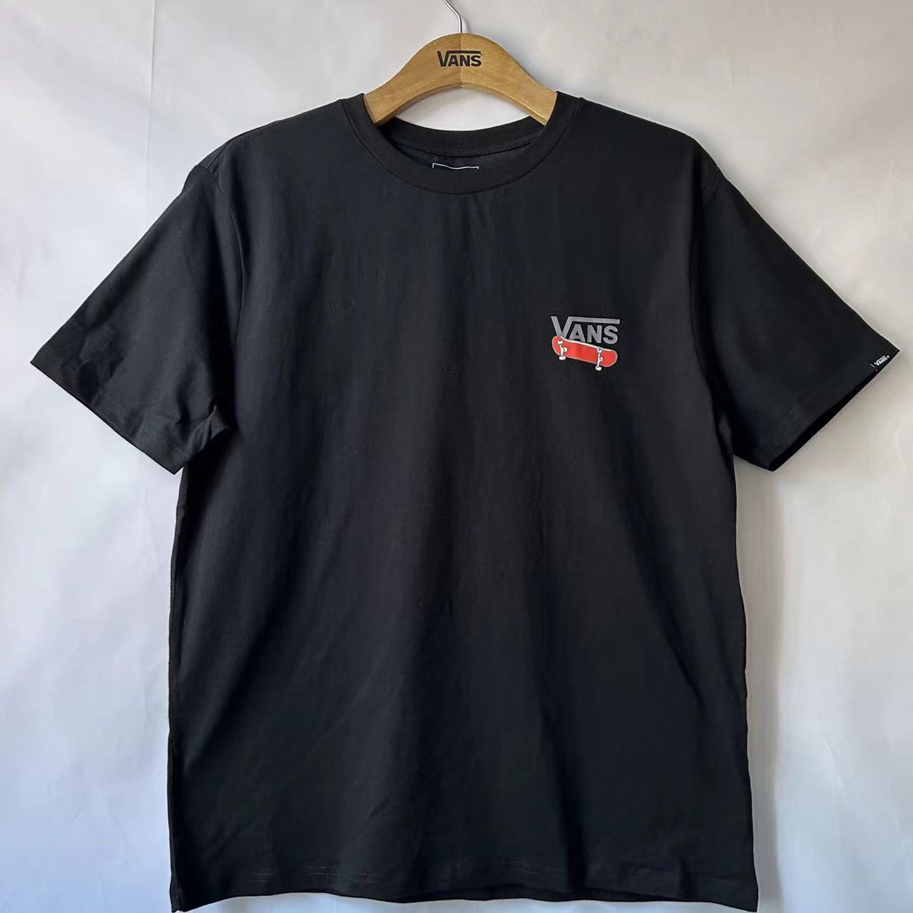 VANS 夏季黑色拳皇图案百搭舒适男女同款休闲圆领短袖VN000JFABLK