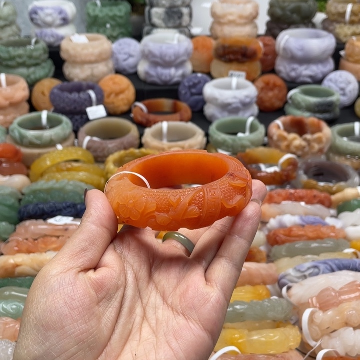 张****石英质玉未镶嵌手镯