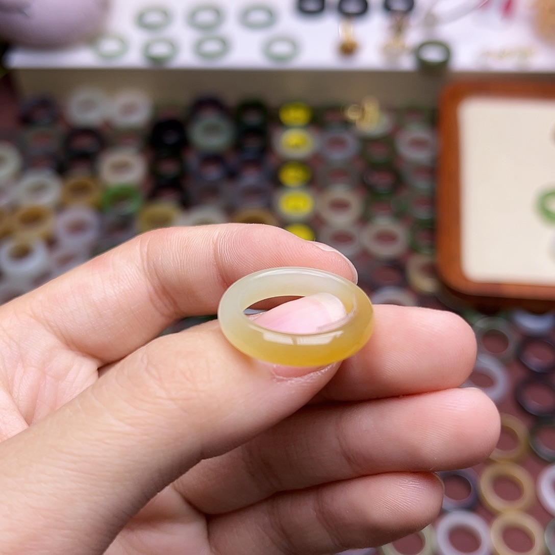 和田玉戒指未镶嵌12码 渐变糖