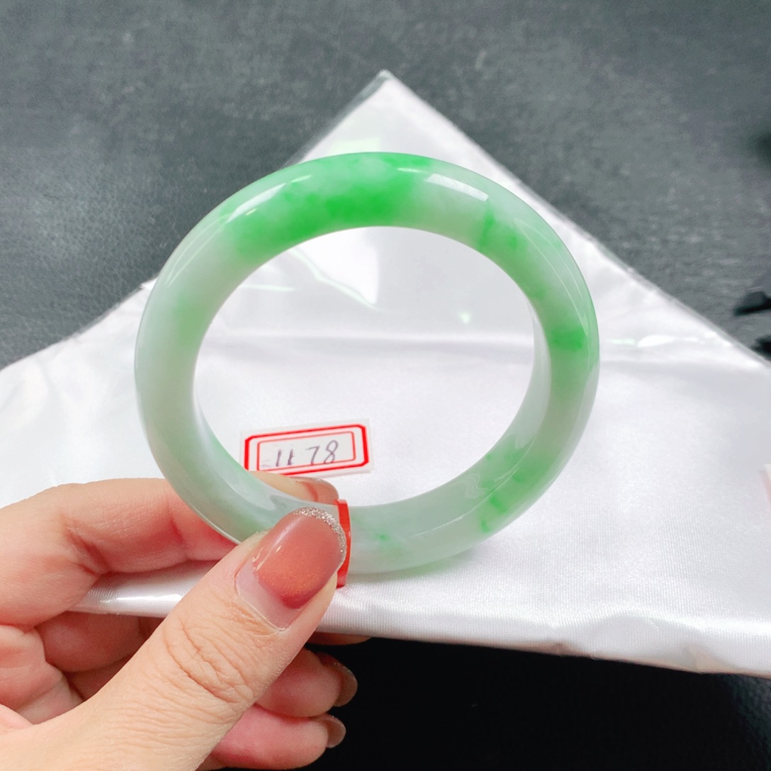 翡翠未镶嵌手镯03